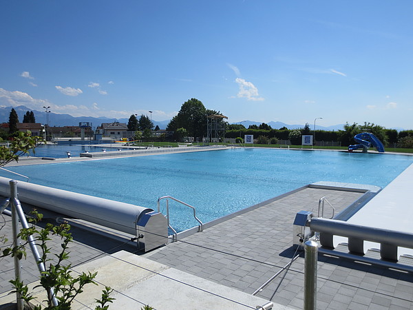 Vue sur le bassin principal de la piscine de la Fleur-de-Lys