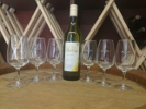 Bouteille de vin blanc de Prilly et ses verres Bouteille de vin blanc de Prilly et ses verres