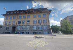 Le collège du Centre depuis le préau.